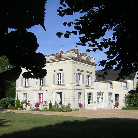 Les Longchamps Acomodação com café da manhã Neuillé Exterior foto