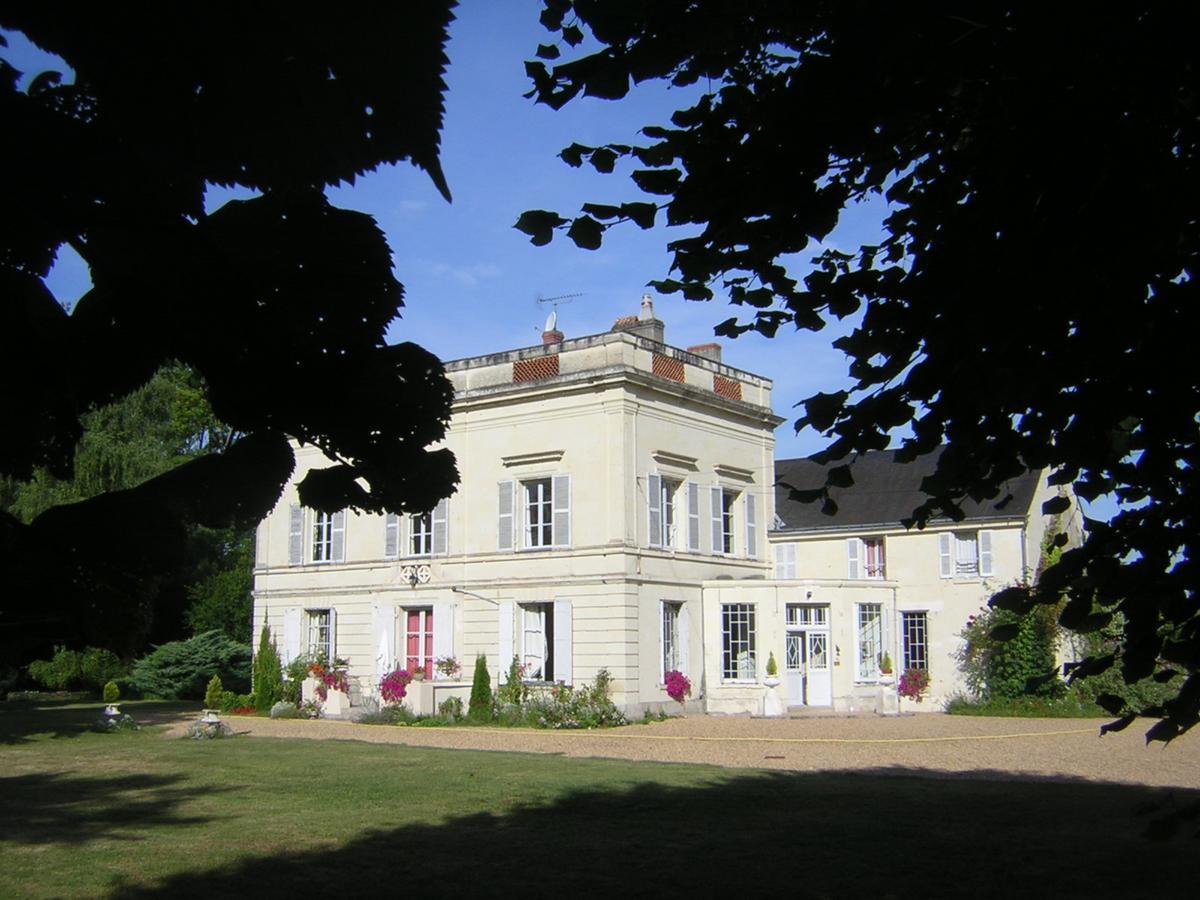 Les Longchamps Acomodação com café da manhã Neuillé Exterior foto